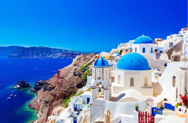 What You Should Know Before Traveling to Greece